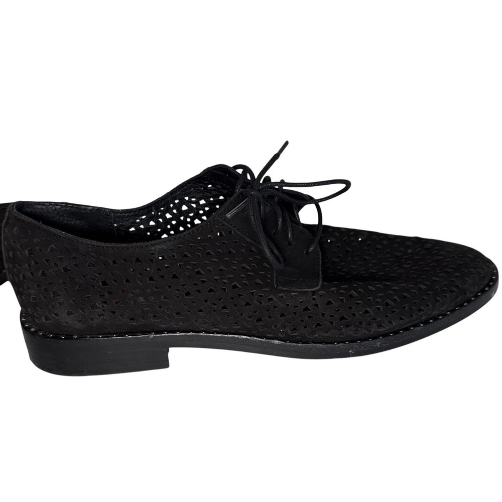 Vince Camuto Lesta Geo Black Oxford Women 9M Laser Cut Suede Flat Studs Academia - Picture 10 of 14